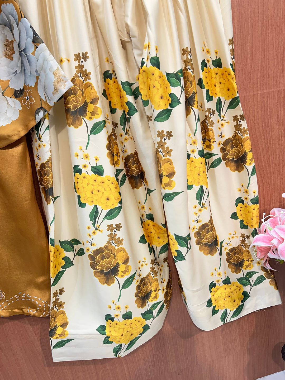 Satin farshi suits 2565