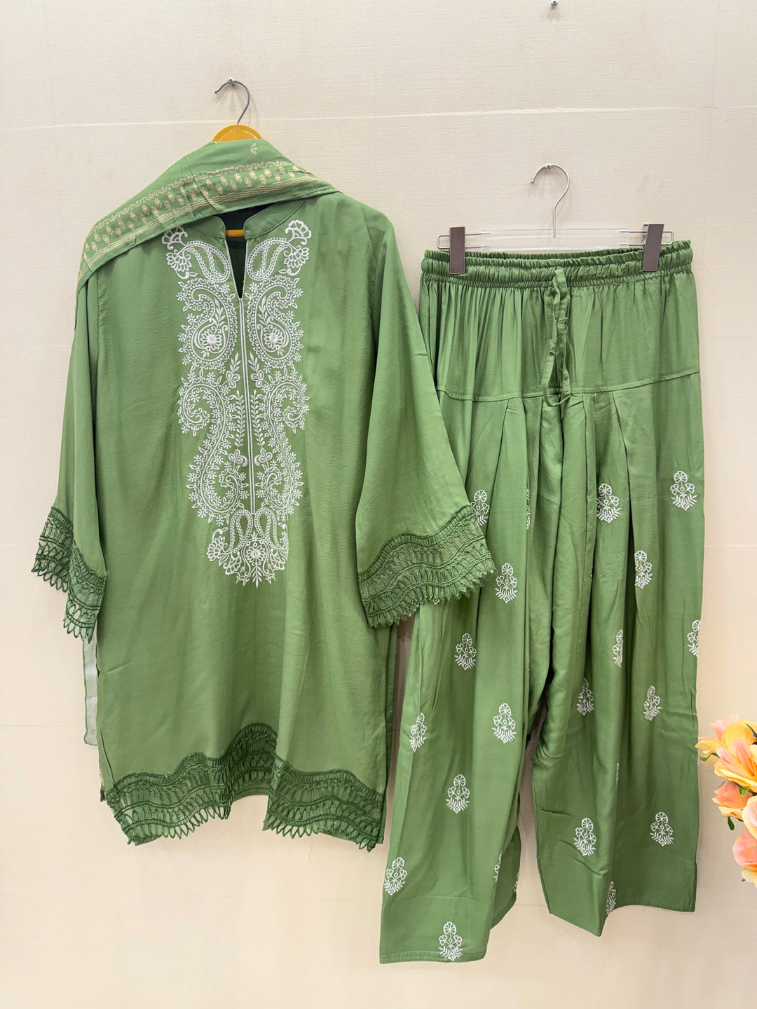 Pashmina Farshi sets