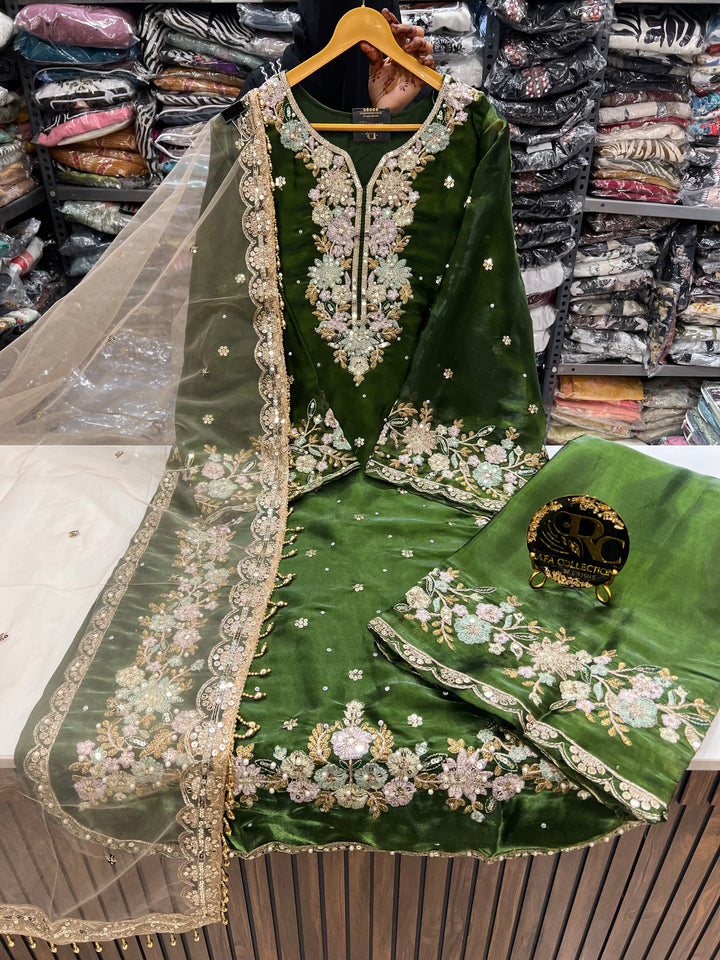 Viral Pakistani Suits 2782