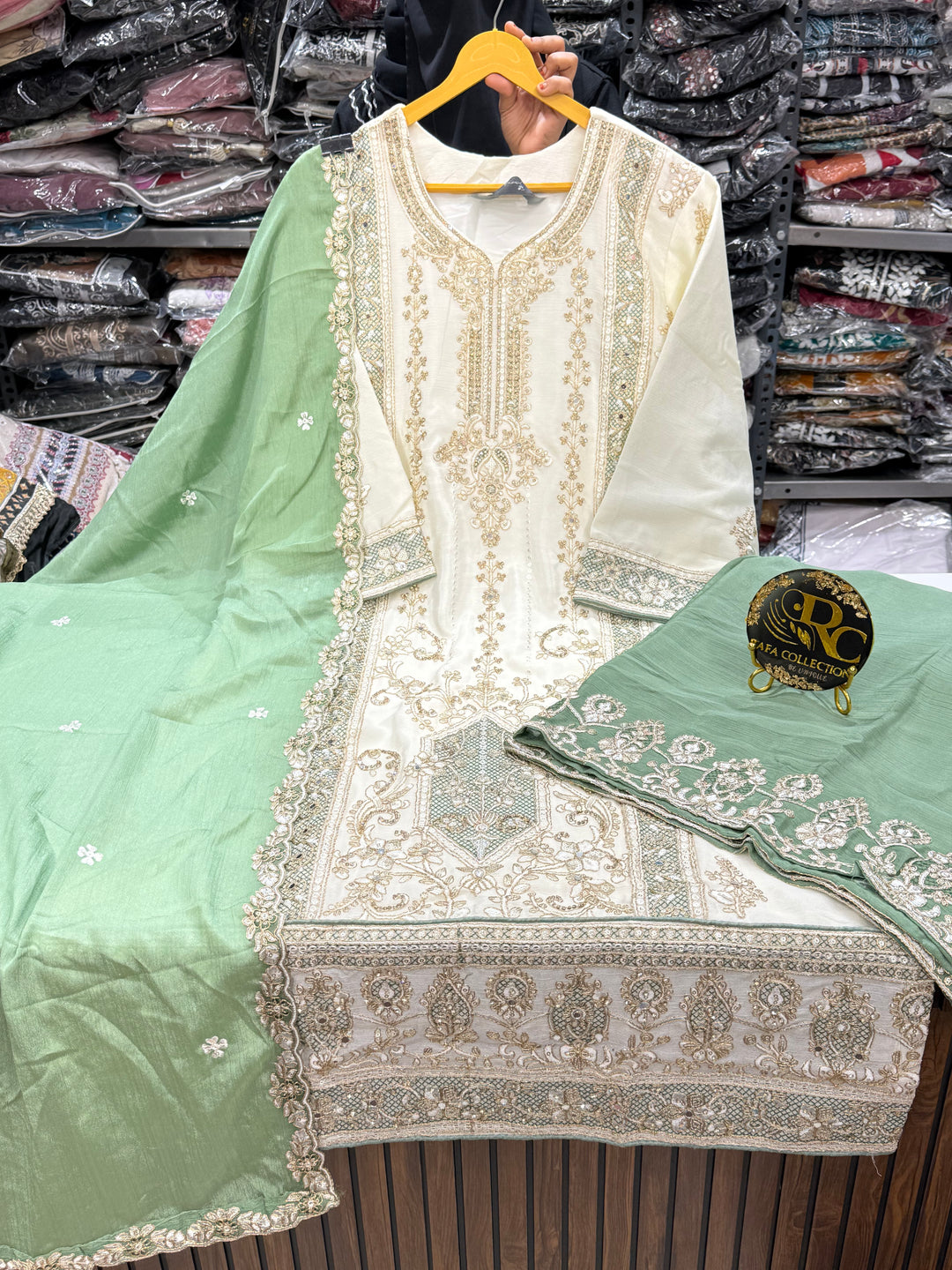 Party wear suits 3146