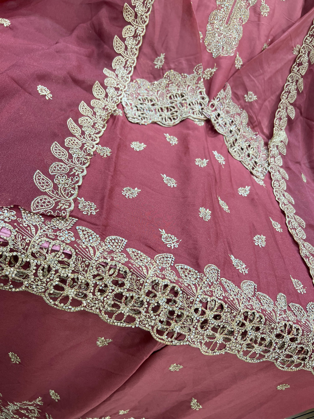 Pakistani party wear suits 17396