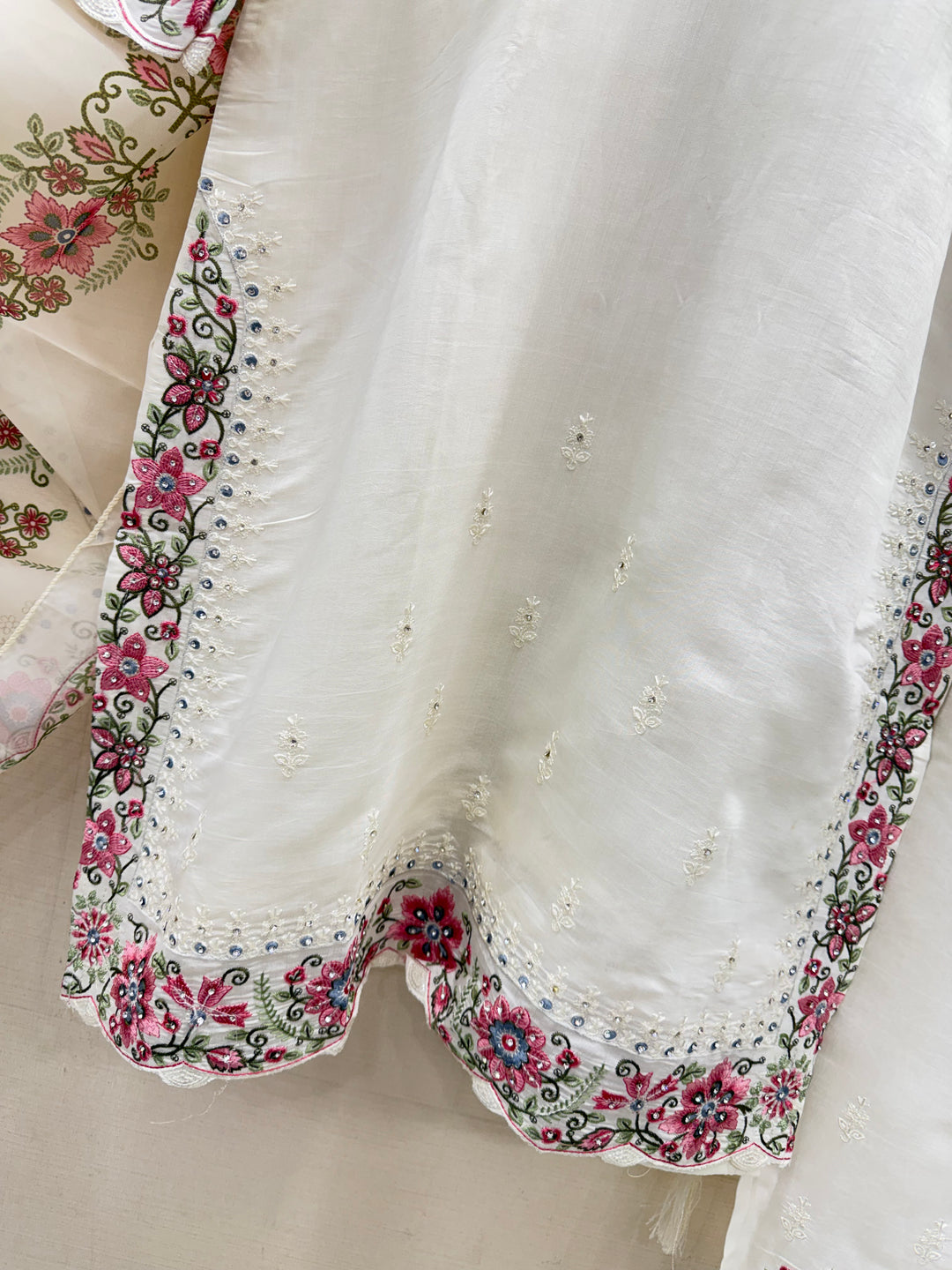 Cotton embroidered suits 3018