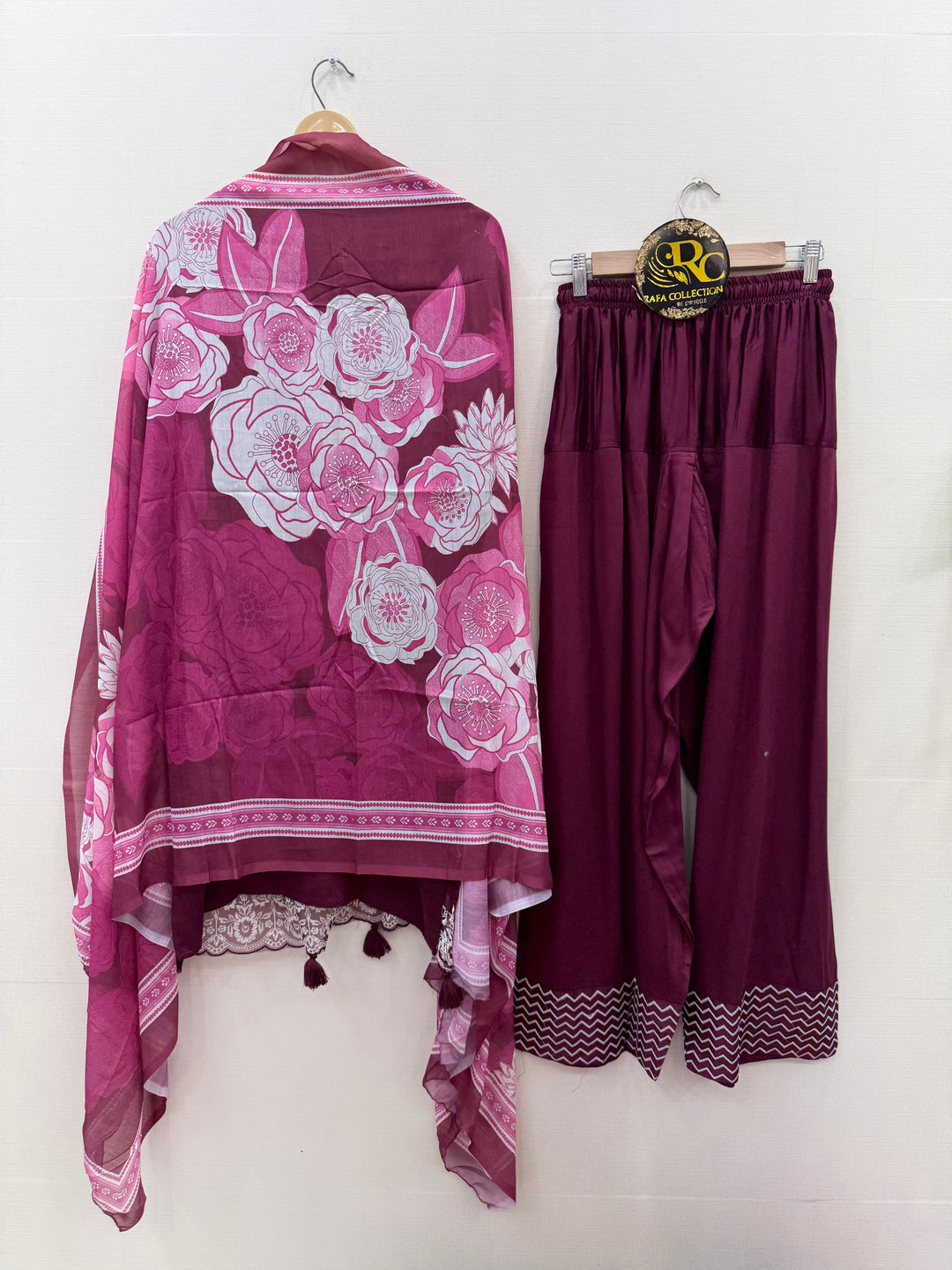 Hania amir Farshi suits