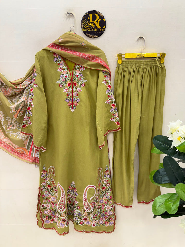 Pakistani Embroidered Suit’s
