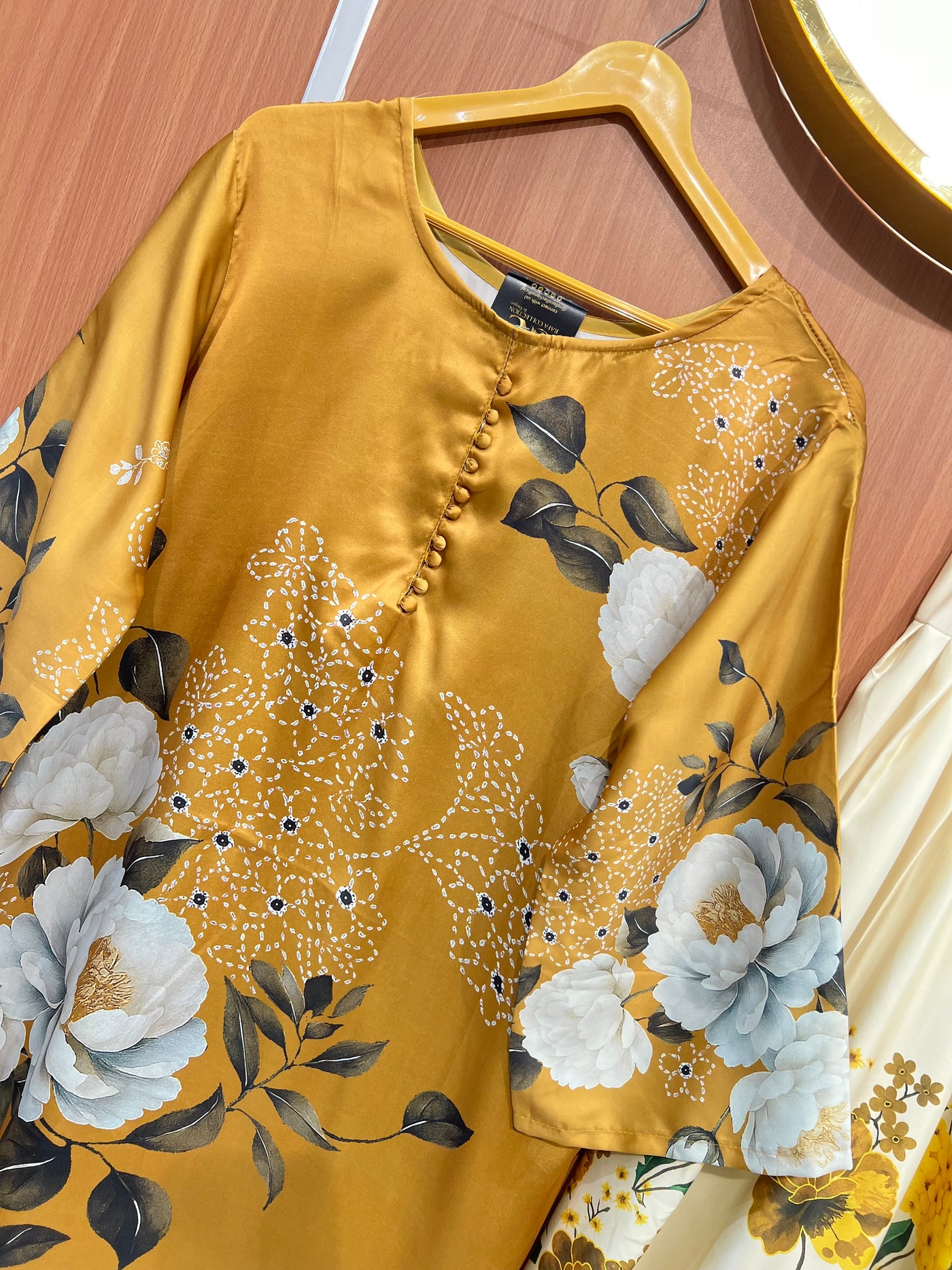 Satin farshi suits 2565