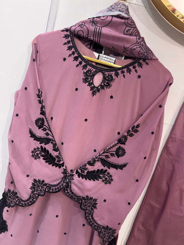 Pakistani suits 2520