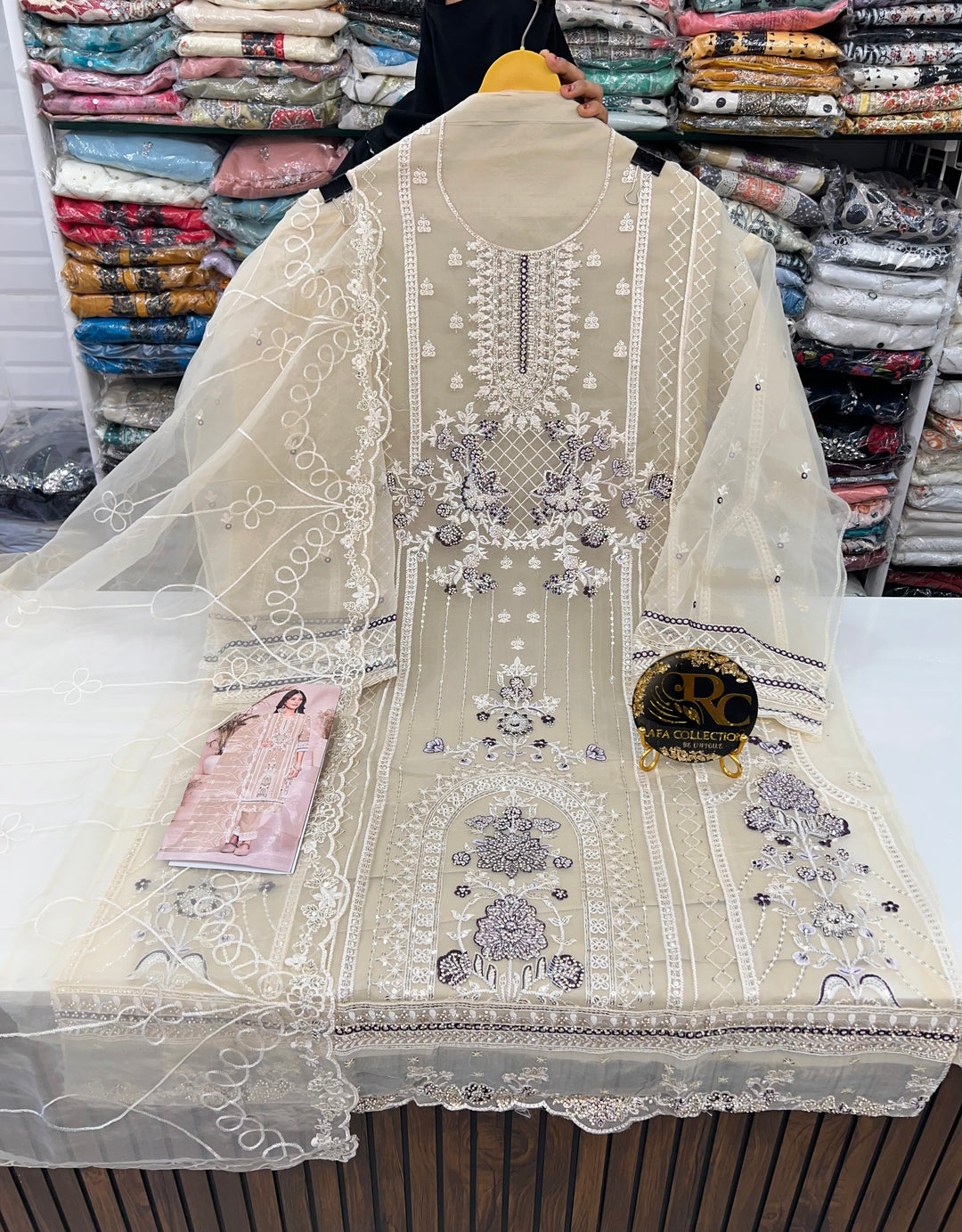 Pakistani unstitched suits 12968