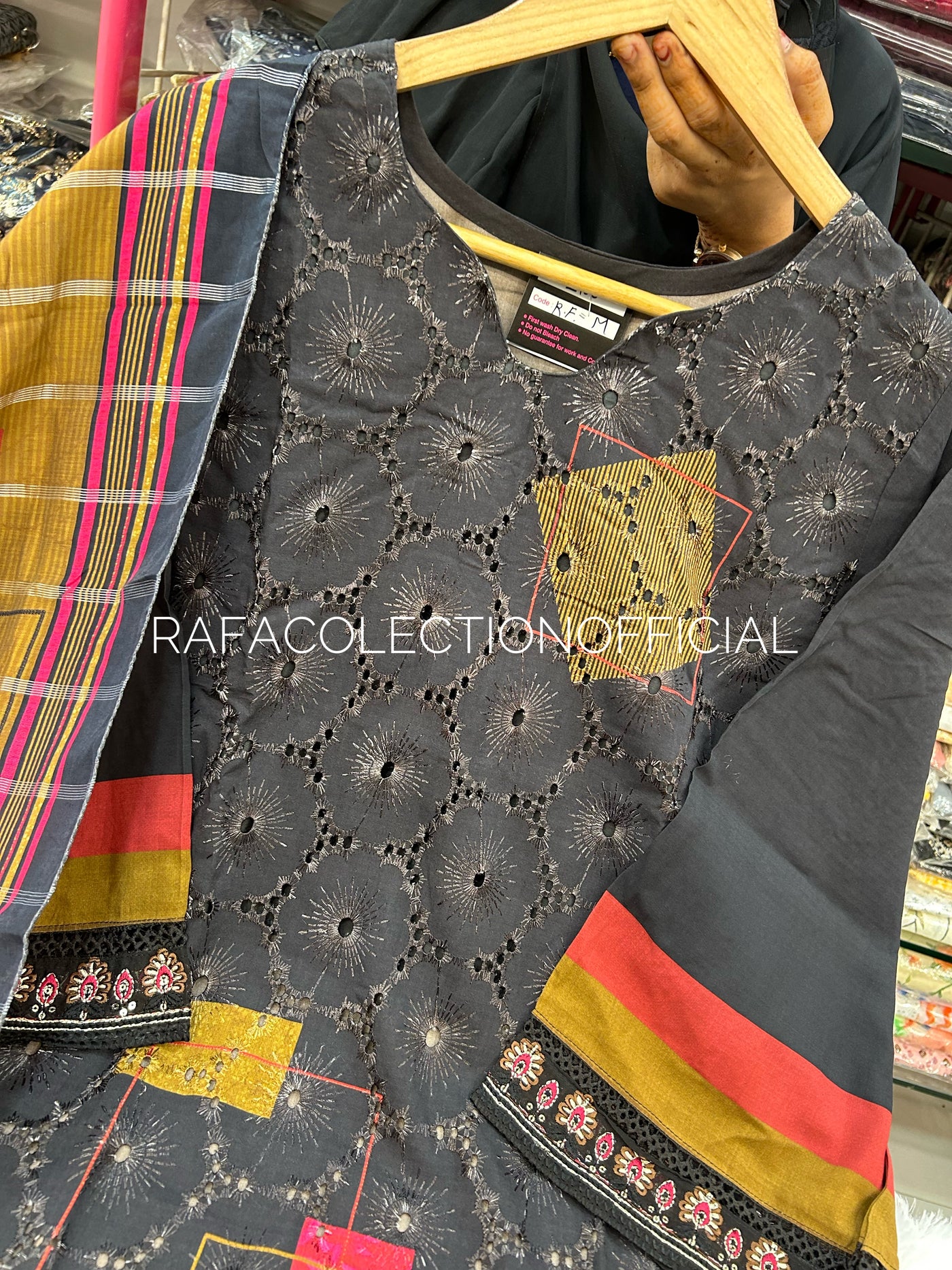 Embroided karachi suit 001
