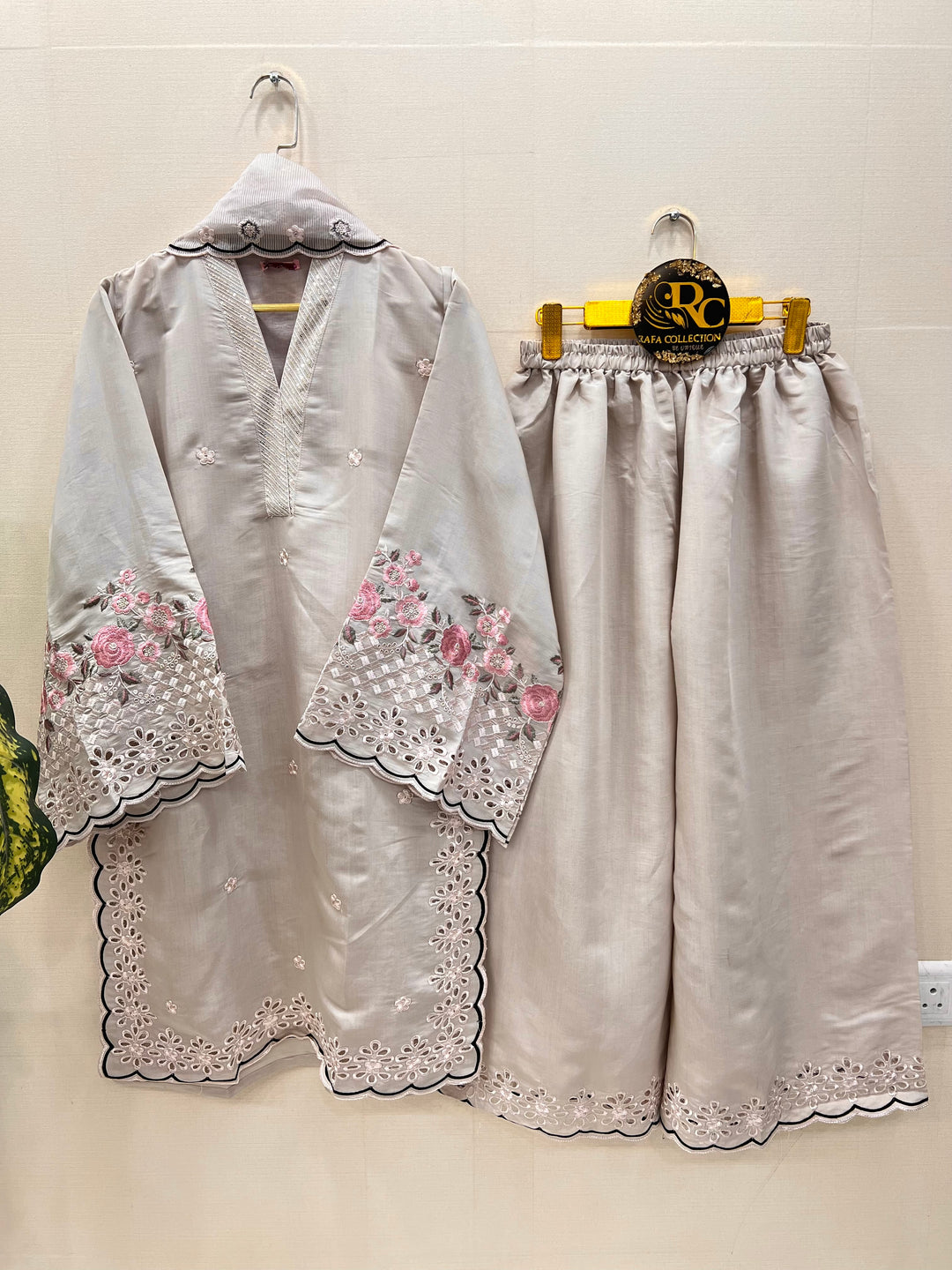 Pakistani formals suit 2648