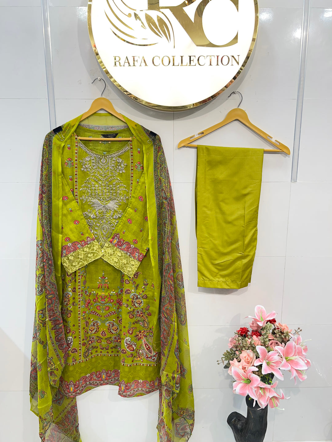 Pakistani suits 2386