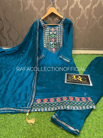 Embroided silk suit 174