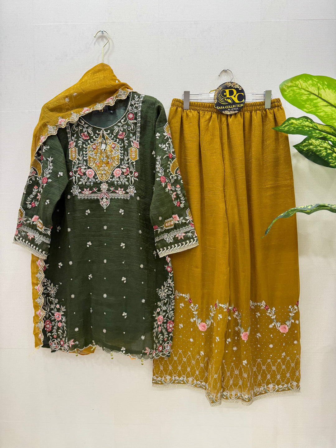 Party wear suits 2970
