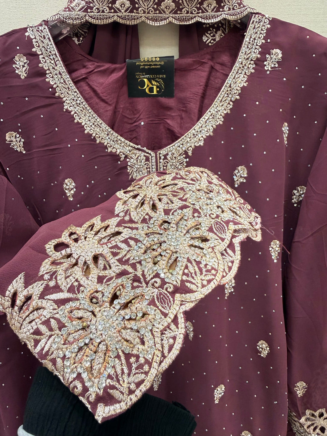 Pakistani party wear suits 2827