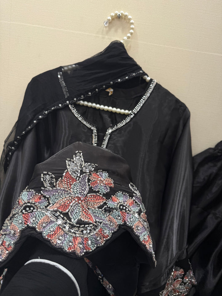 Pakistani Farshi suits 2903