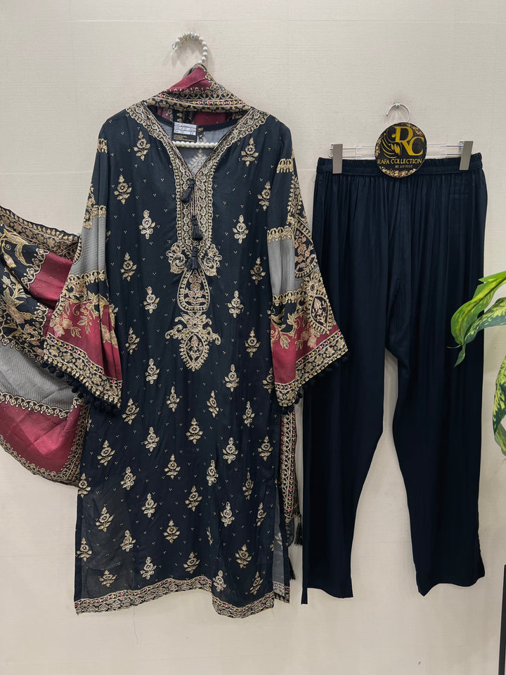 Muslin’s embroidered suits