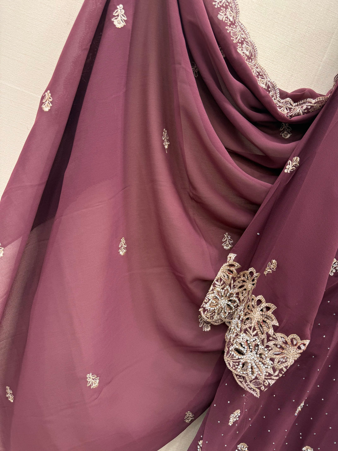 Pakistani party wear suits 2827