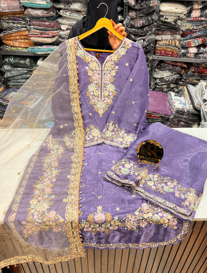 Viral Pakistani Suits 2782