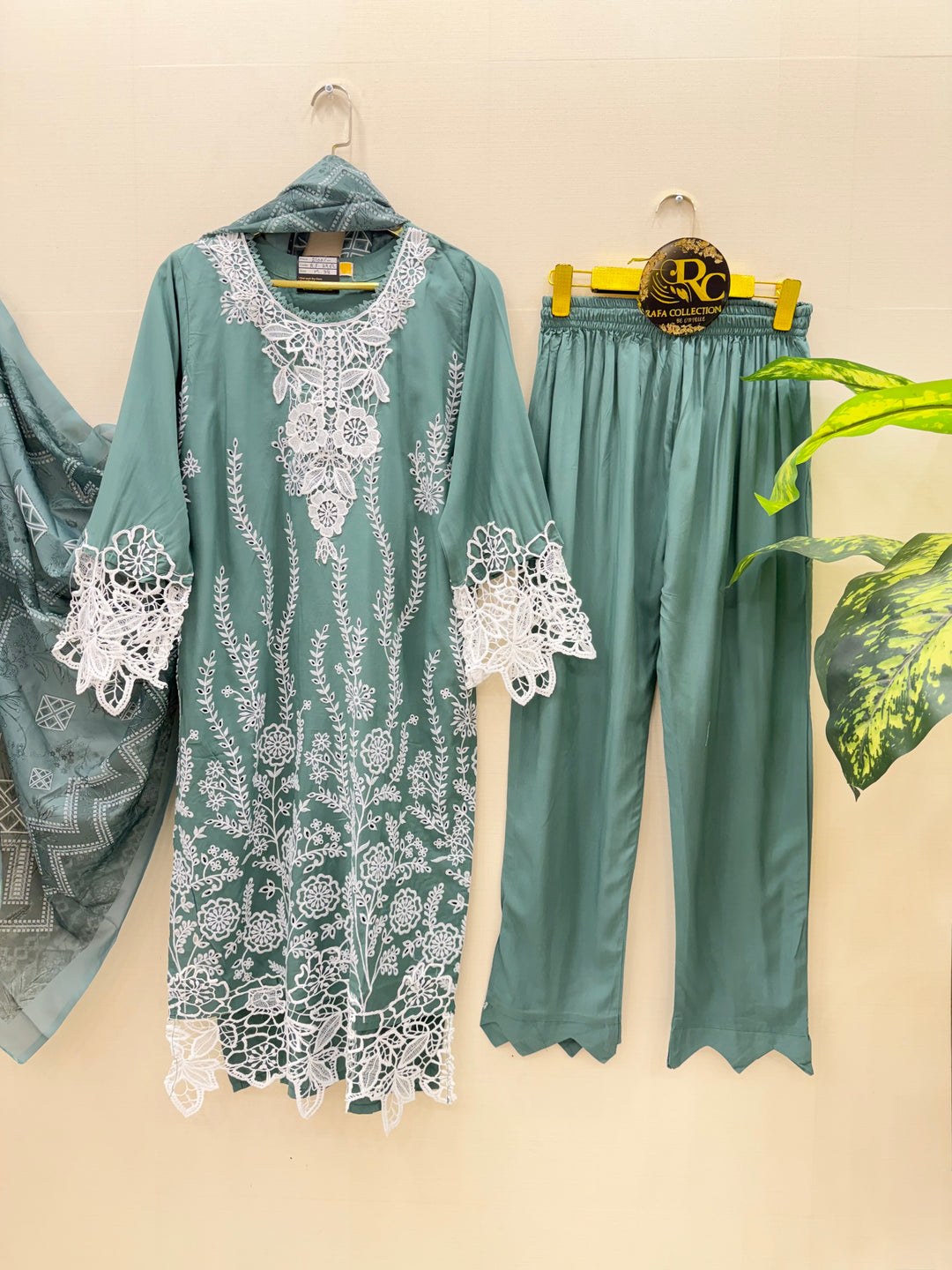 Cutwork Pakistani embroidered suits!