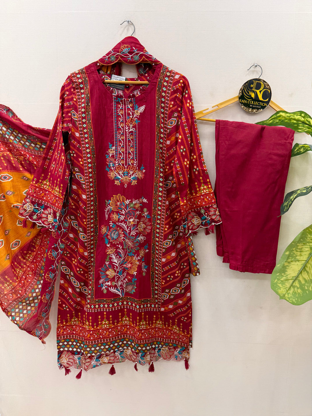 Pakistani embroidered suits 2989
