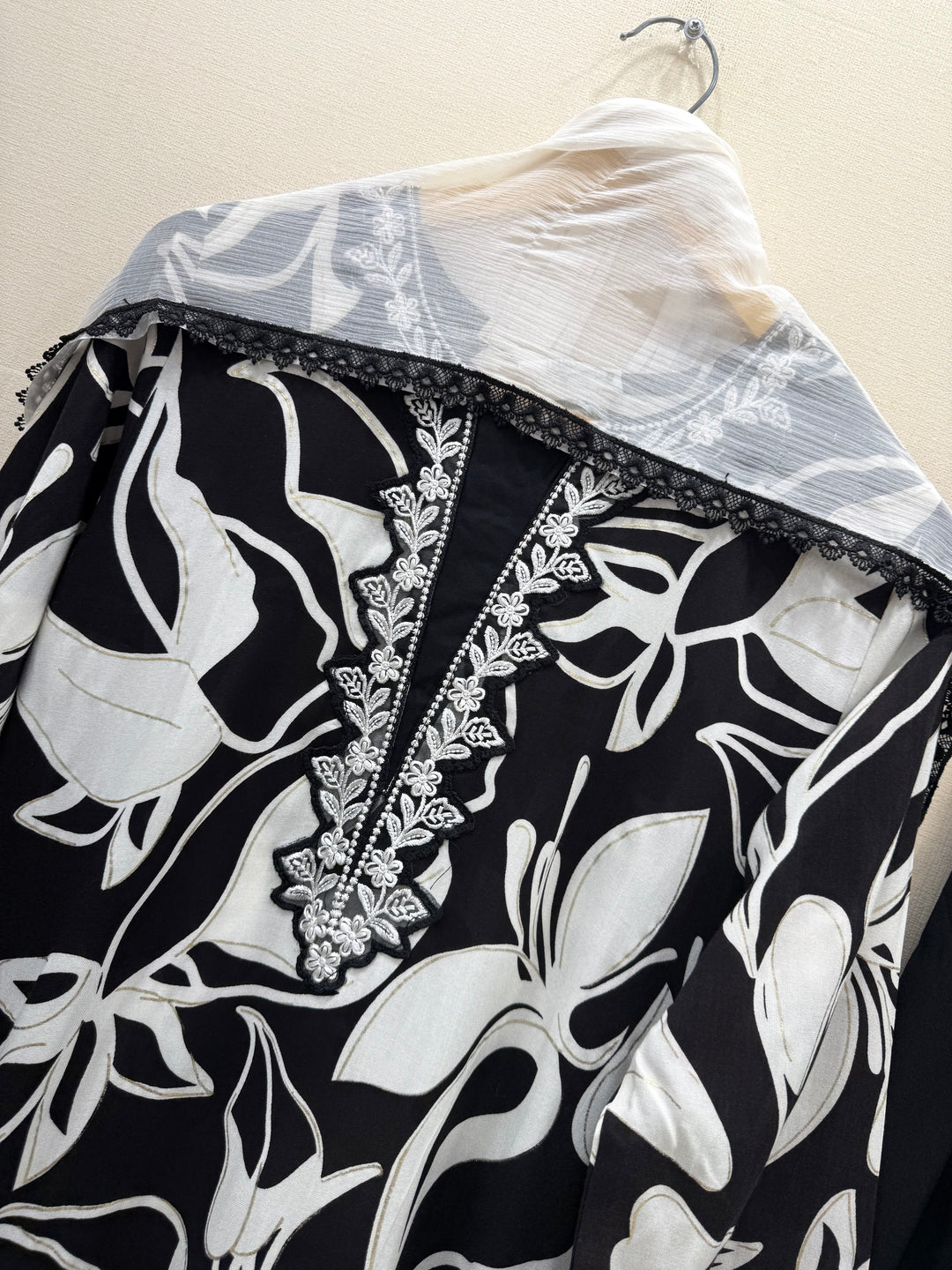 Pakistani cutwork suits 7056