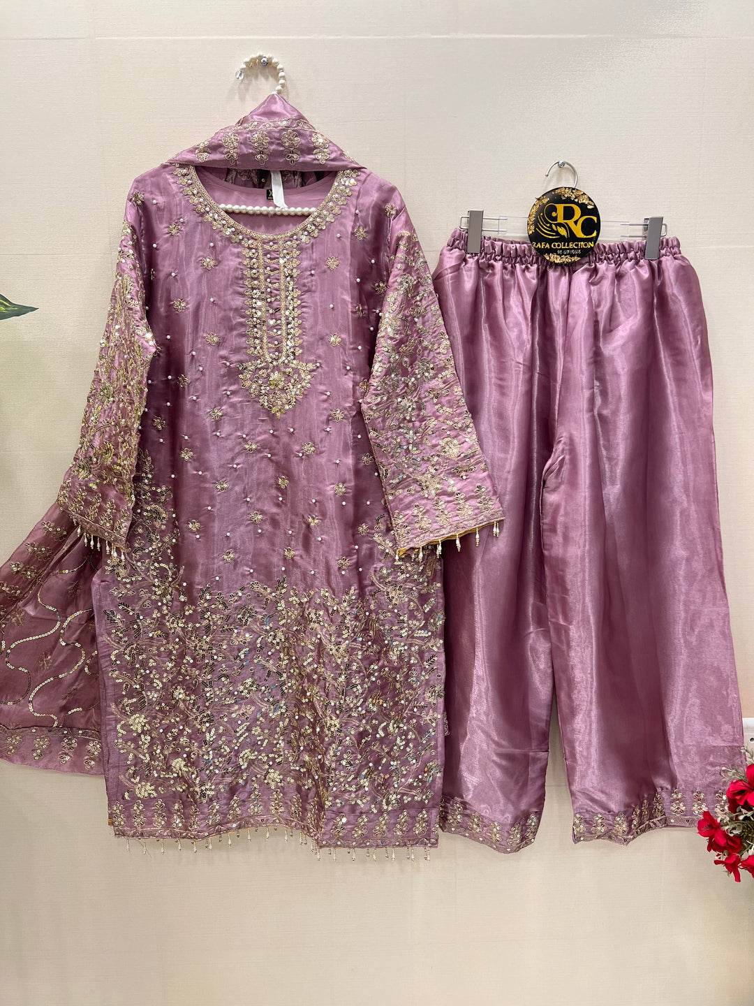 Sale Pakistani Suits