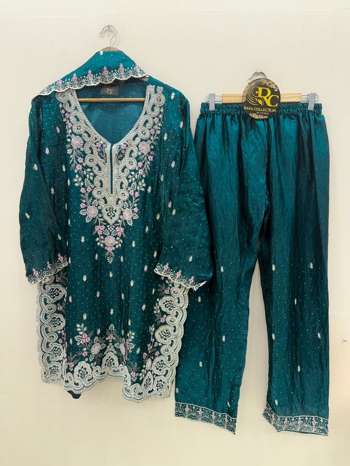 Sale Pakistani Suits