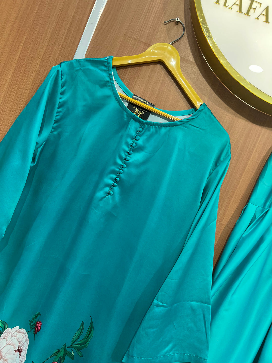 Satin farshi suits 2565