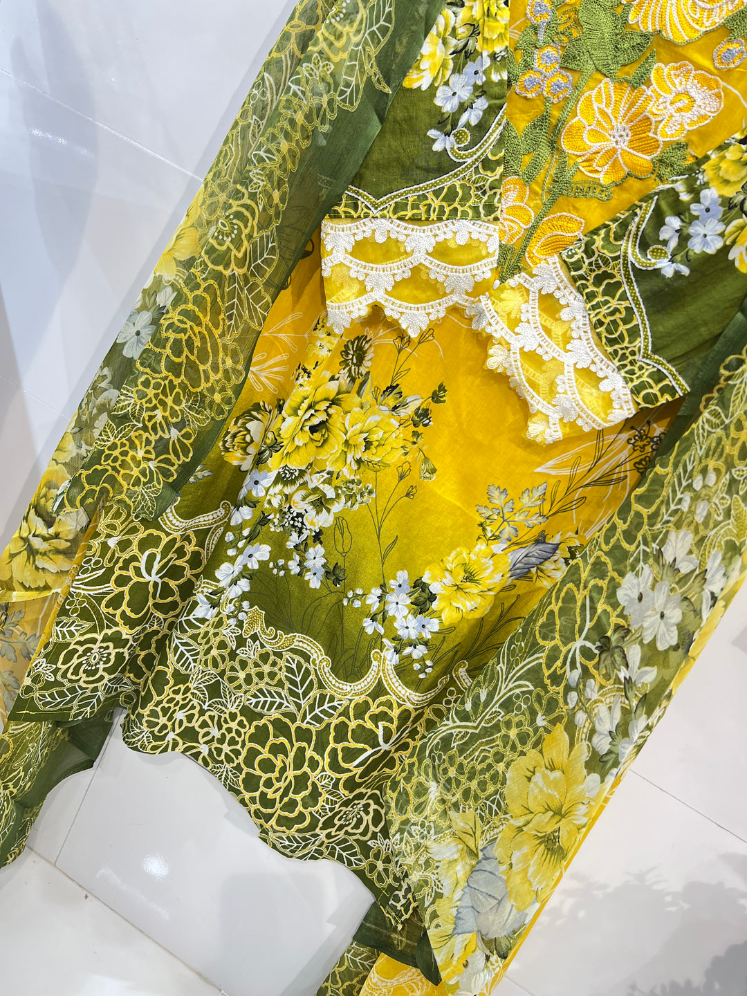 Pakistani suits 2386