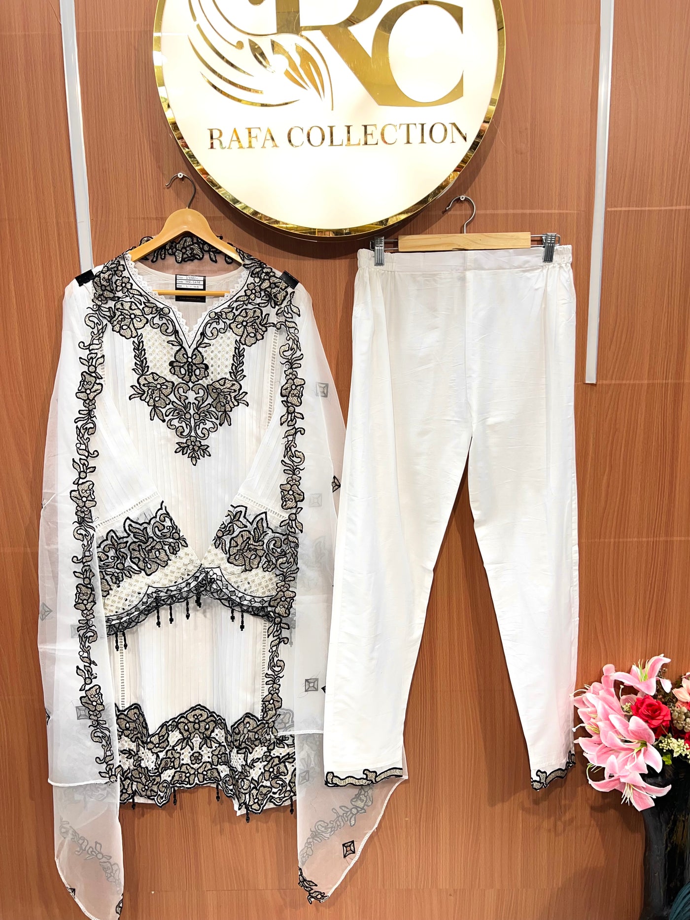 Cutwork Charm suits 2638