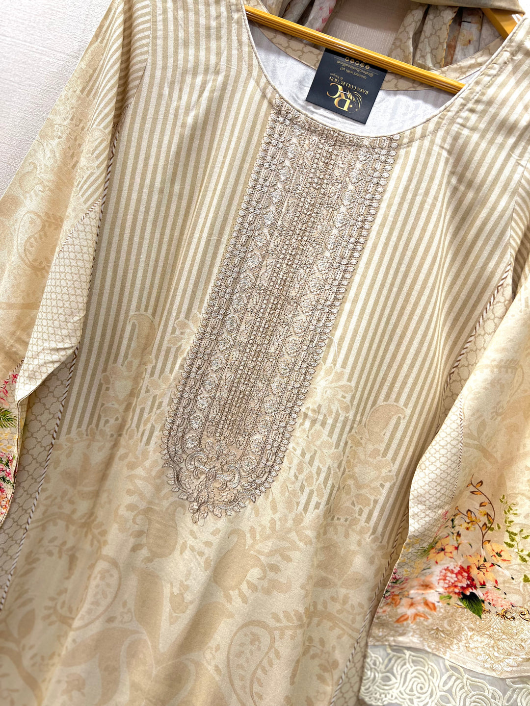 Lawn embroidered suits 2853
