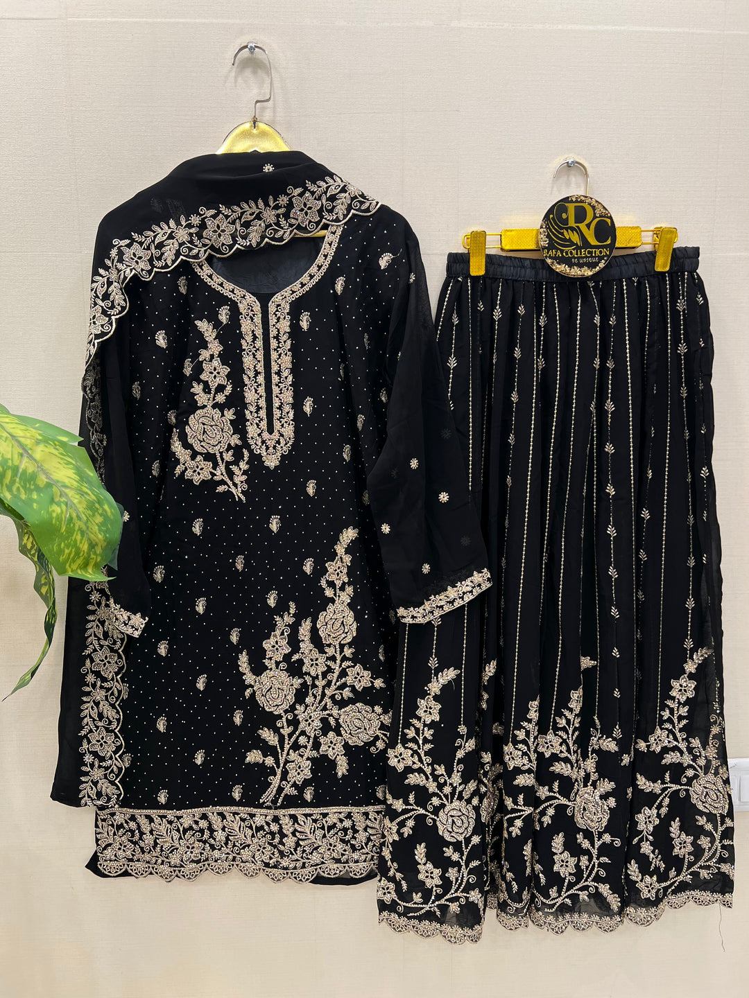 Zari work suits 2813