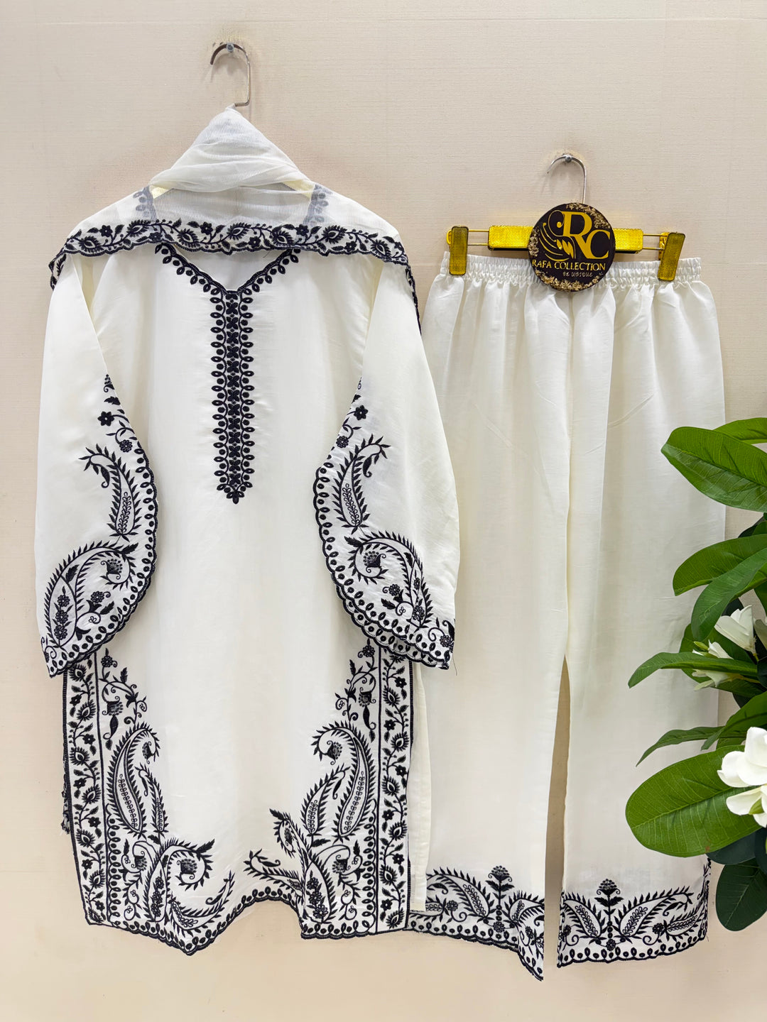 Pakistani embroidered suits 1086