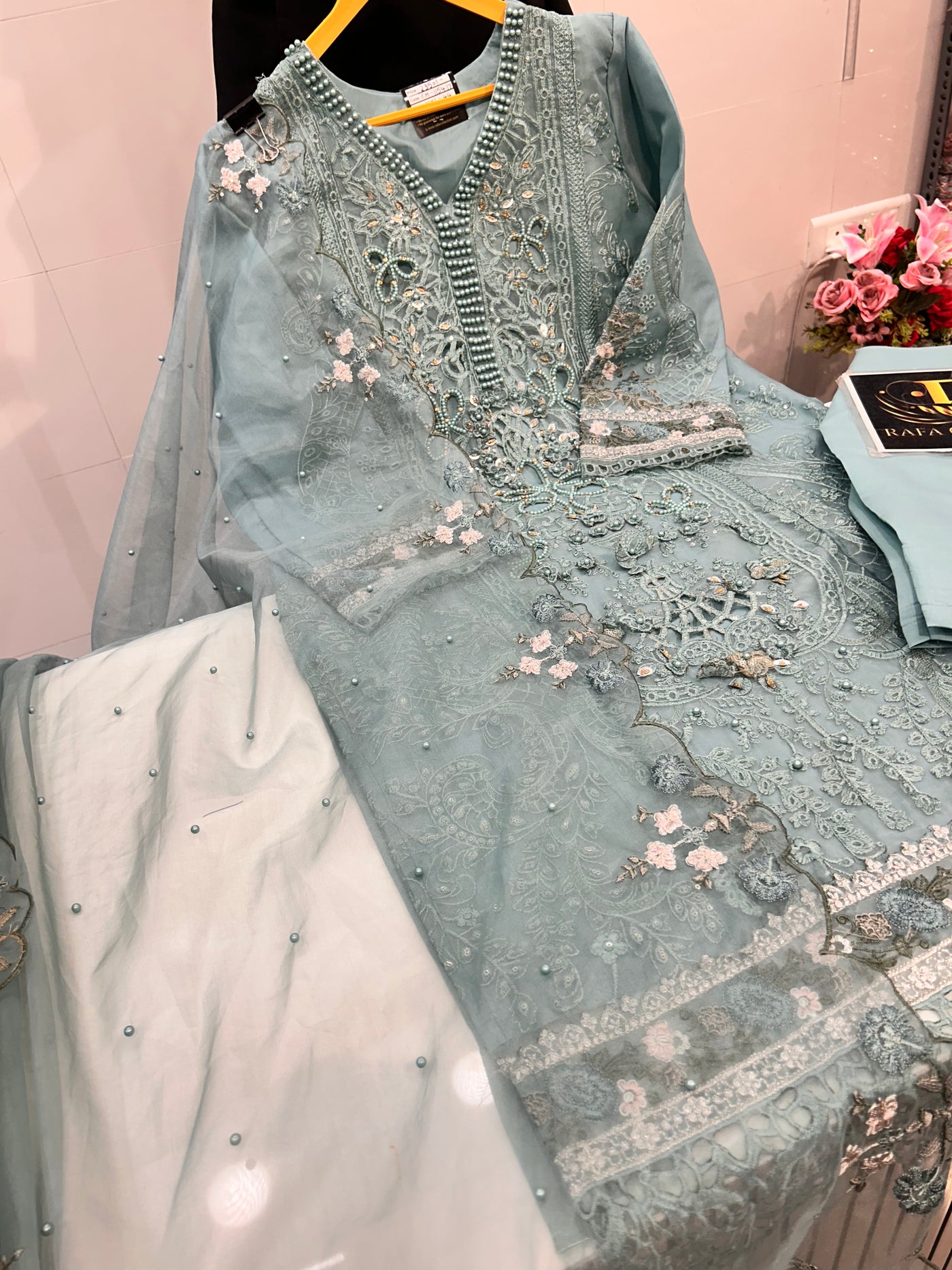 Pakistani cutwork suit 115417