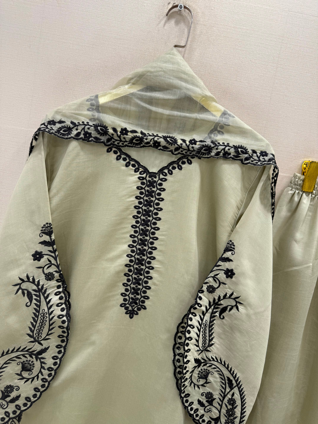 Pakistani embroidered suits 1086