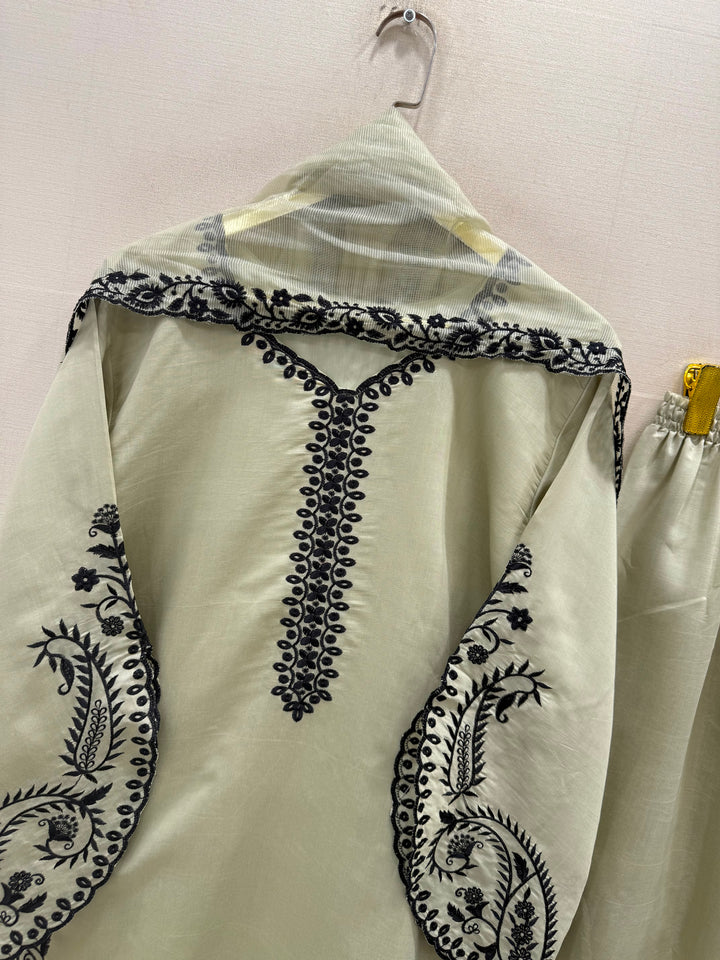 Pakistani embroidered suits 1086