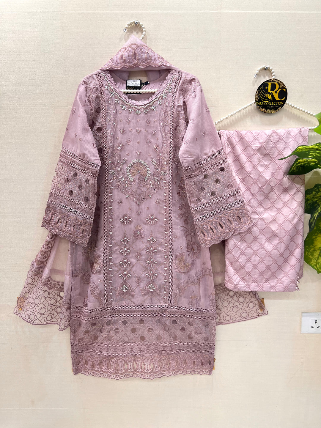 Pakistani cutwork suit 5009