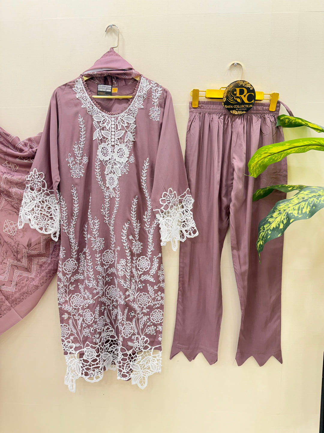 Cutwork Pakistani embroidered suits!