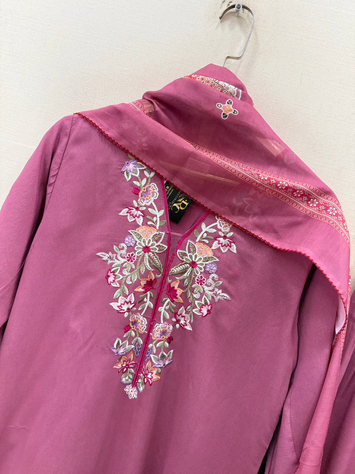 Pakistani Embroidered Suit’s