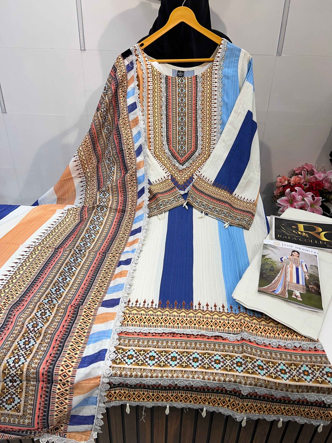 LUXURIOUS LAWN SUITS 3622