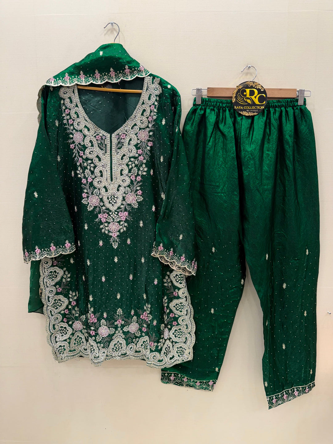 Sale Pakistani Suits