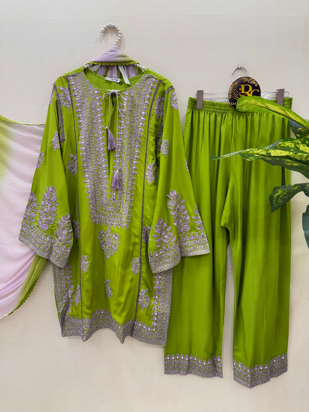 Pakistani embroidered suit for women 4004