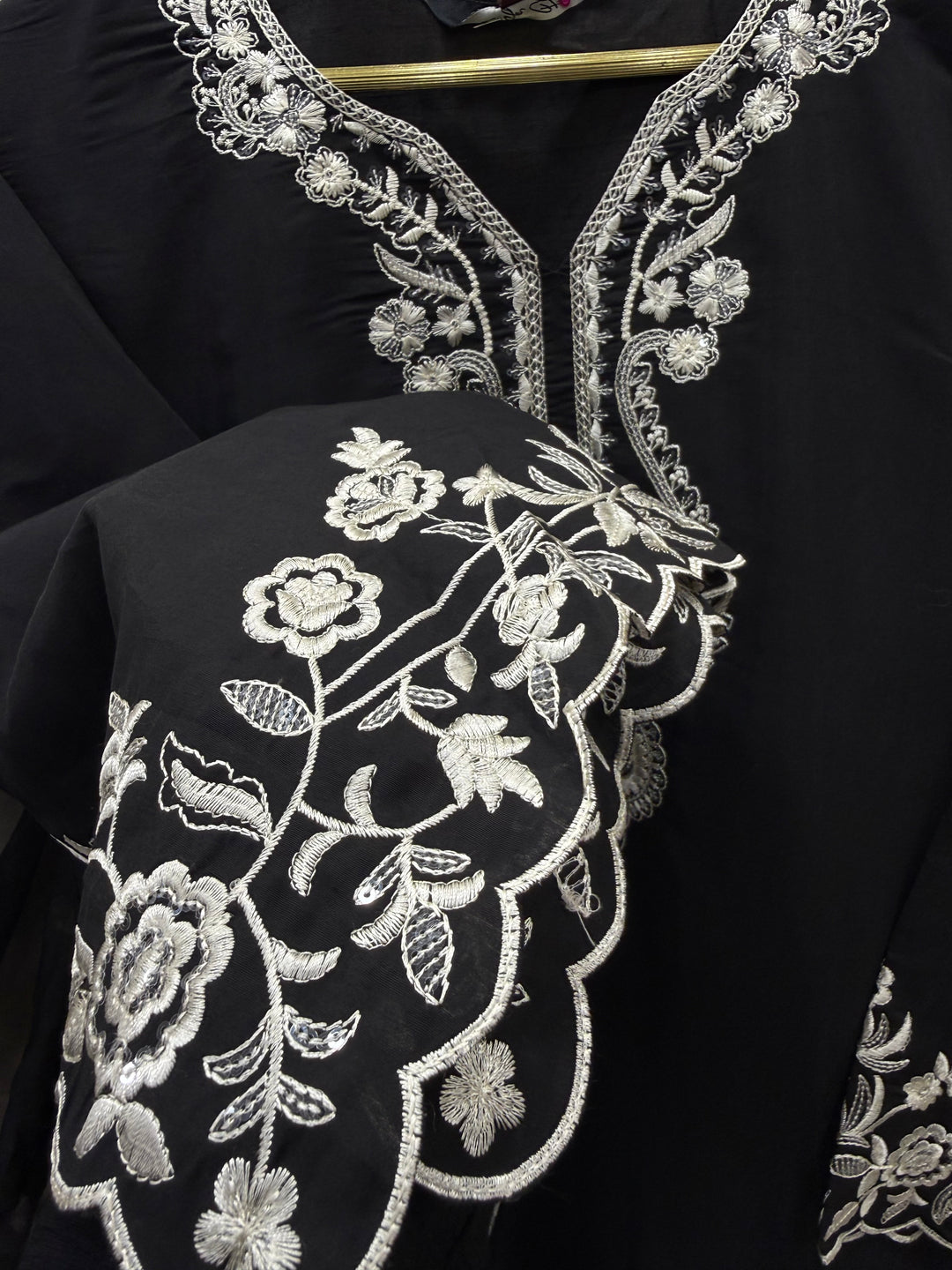 Pakistani embroidered suits 3003