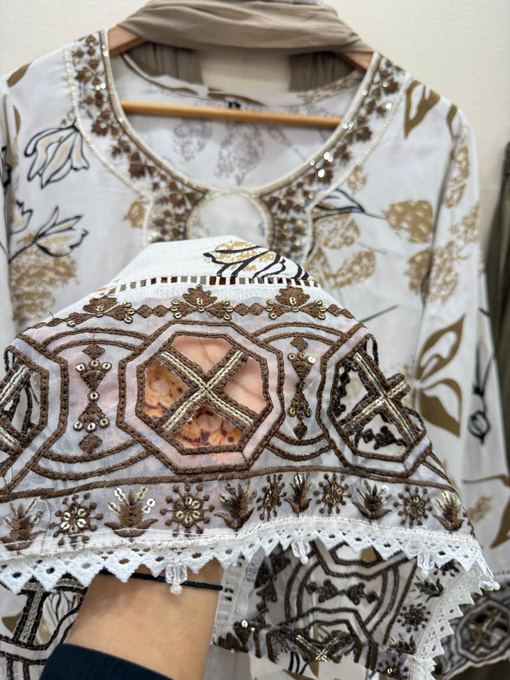 Pakistani Cutwork suits 2748