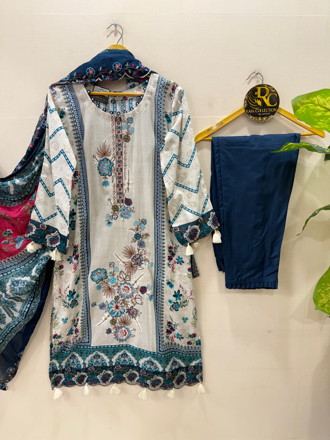 Pakistani embroidered suits 2989