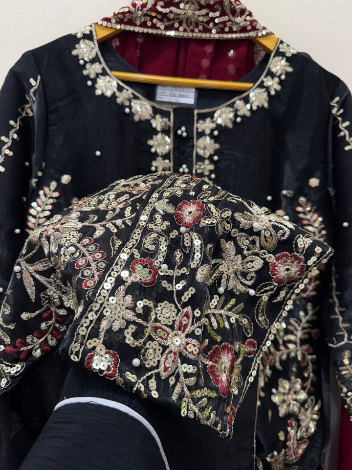 Pakistani pearl work suits 3002