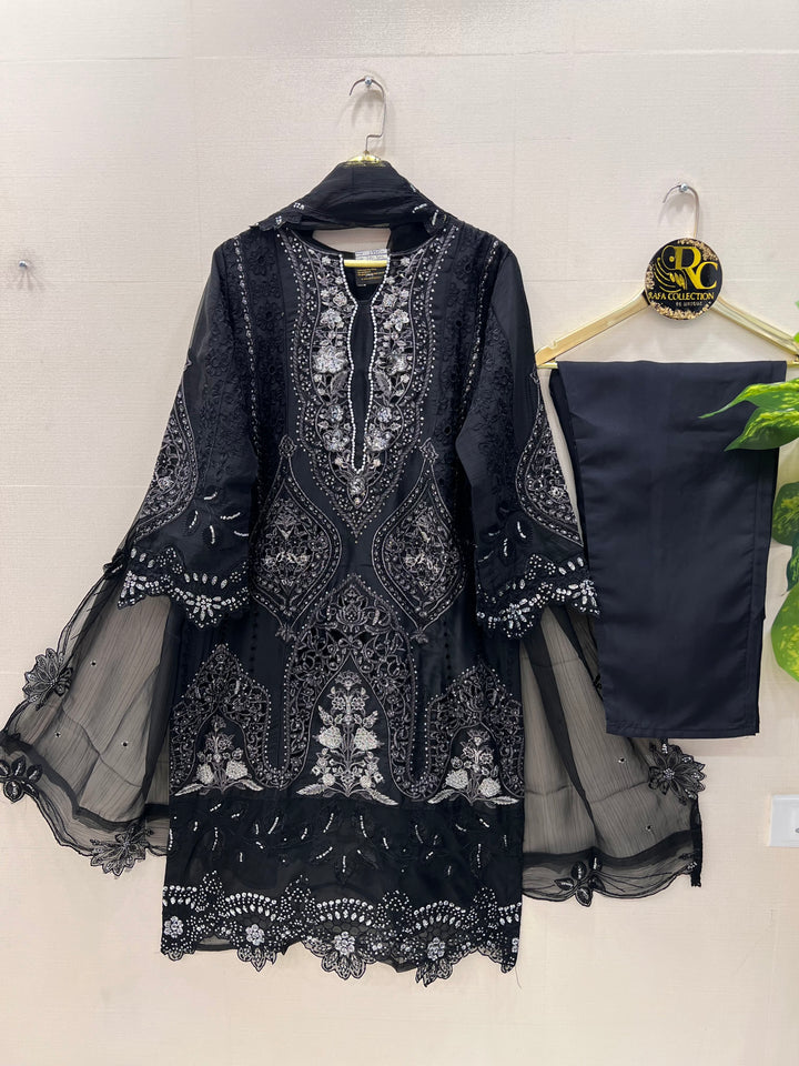Pakistani Chinon suits