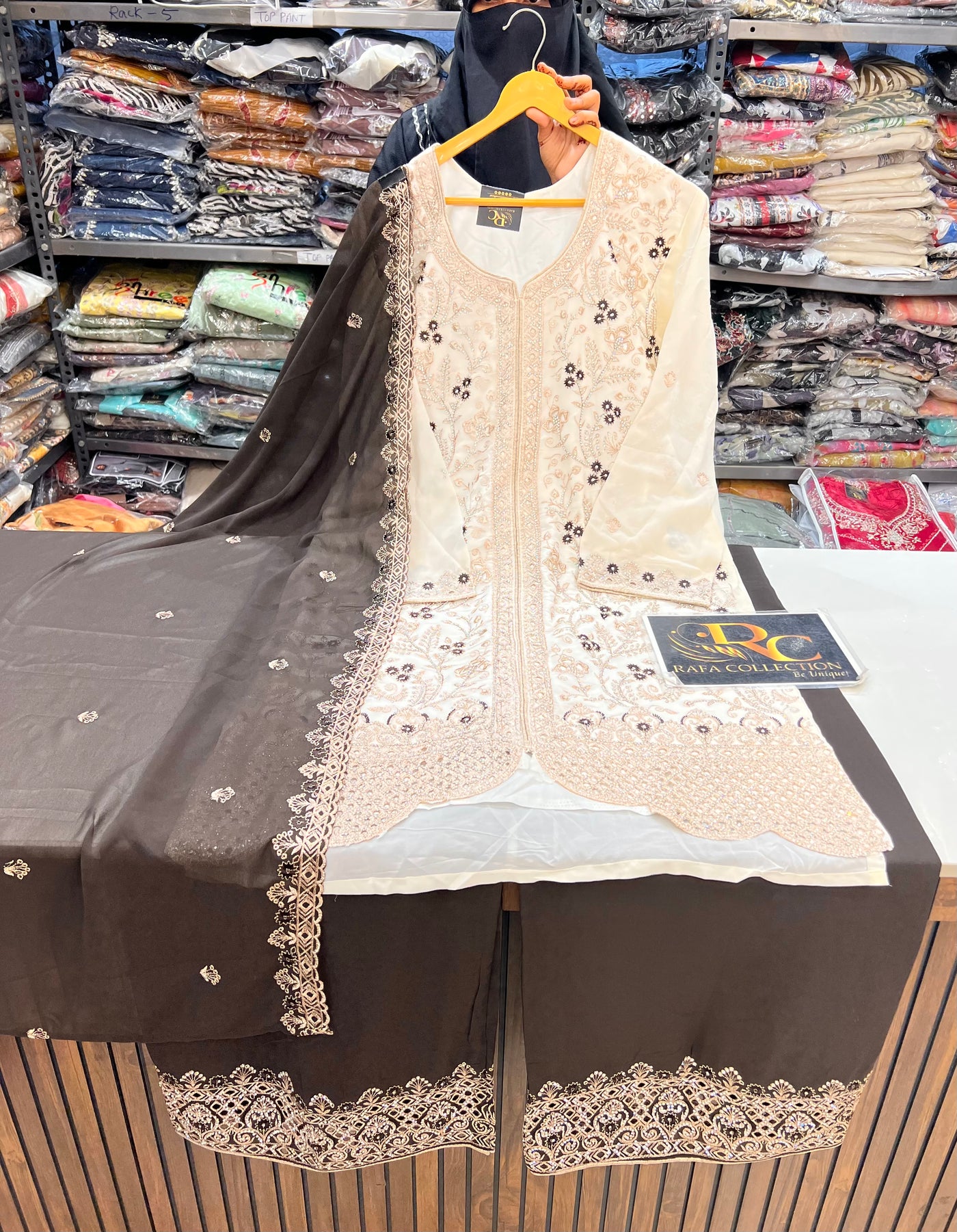 Pakistani party wear suits 17393