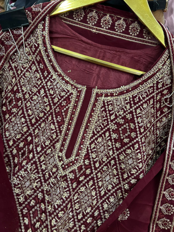 Traditional wedding attire 2819