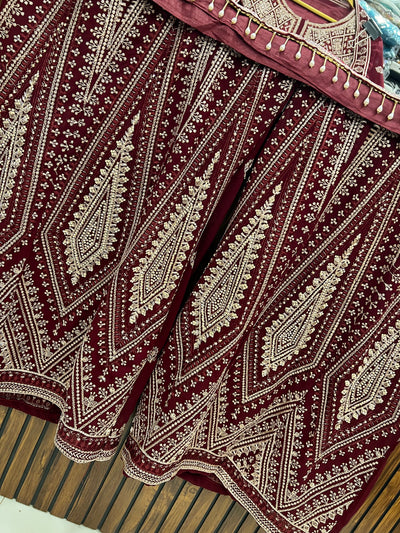 Traditional wedding attire 2819