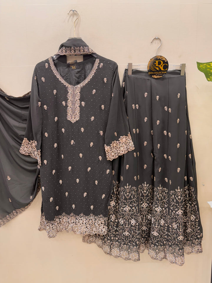 Pakistani party wear suits 2827